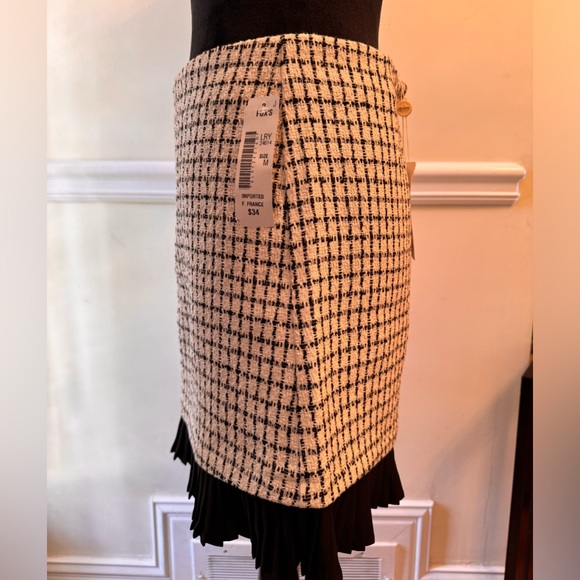 Black and white skirt with rippled black bottom - Picture 2 of 5
